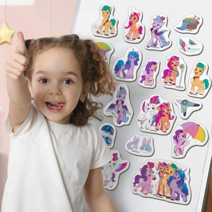 pol_pl_ZESTAW-MAGNESOW-MY-LITTLE-PONY-KUCYKI-KOLOROWE-KOMPAKTOWE-UKLADANKA-ME5031-22-689_4.png