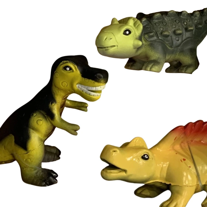 pol_pl_ZESTAW-3-DINOZAUROW-TRZY-FIGURKI-ROZNE-RODZAJE-DRZEWKO-ZESTAW-DLA-DZIECI-17774_2.png